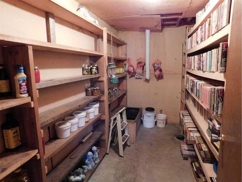 373 1 Street East, Tilley, AB - Indoor With Storage