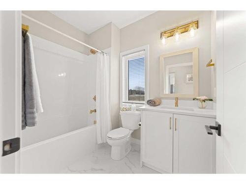 42 Viceroy Crescent, Olds, AB - Indoor Photo Showing Bathroom