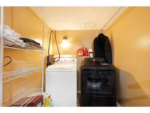 7 Douglas Court West, Brooks, AB - Indoor Photo Showing Laundry Room