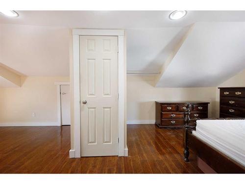 404 3 Street West, Brooks, AB - Indoor Photo Showing Bedroom