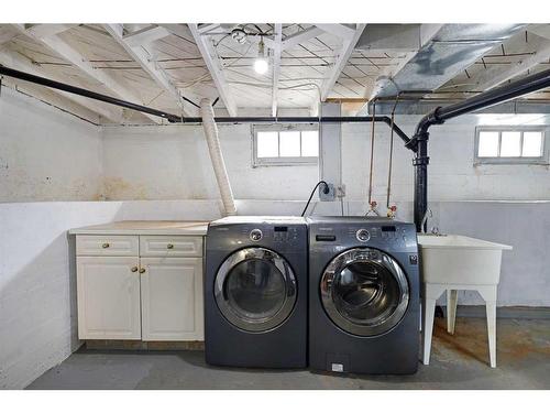 404 3 Street West, Brooks, AB - Indoor Photo Showing Laundry Room