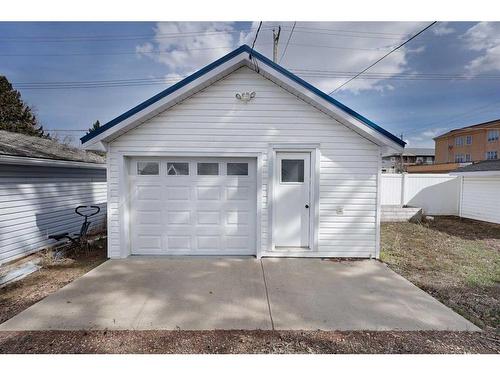 404 3 Street West, Brooks, AB - Outdoor With Exterior