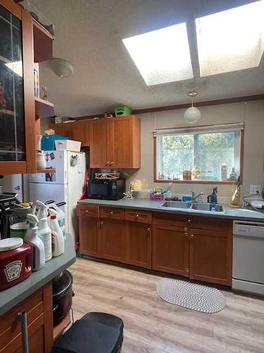 656 1 Street West, Brooks, AB - Indoor Photo Showing Kitchen With Double Sink