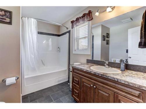 610 Greene Close, Drumheller, AB - Indoor Photo Showing Bathroom
