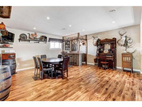 610 Greene Close, Drumheller, AB - Indoor Photo Showing Dining Room