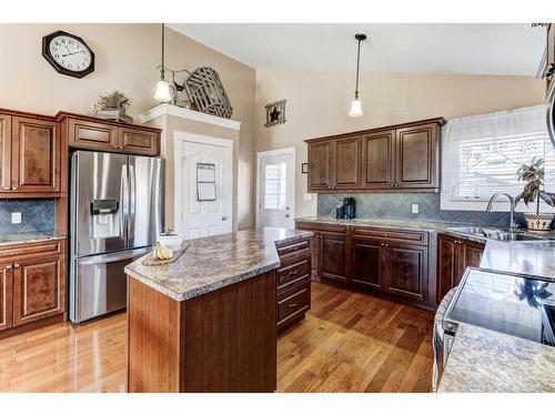 610 Greene Close, Drumheller, AB - Indoor Photo Showing Kitchen With Stainless Steel Kitchen