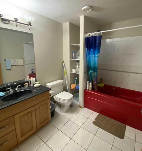 328 14 Street East, Brooks, AB - Indoor Photo Showing Bathroom