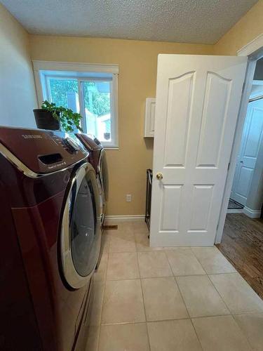 24 Evergreen Park Close West, Brooks, AB - Indoor Photo Showing Laundry Room