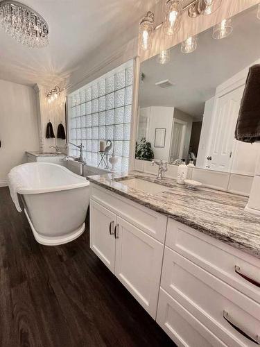 24 Evergreen Park Close West, Brooks, AB - Indoor Photo Showing Bathroom