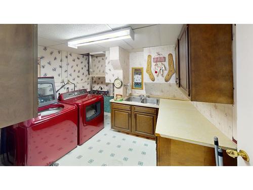 525 8 Avenue, Bassano, AB - Indoor Photo Showing Kitchen