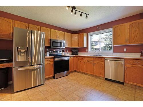 46-108 Garrow Avenue, Brooks, AB - Indoor Photo Showing Kitchen