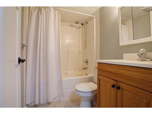 46-108 Garrow Avenue, Brooks, AB - Indoor Photo Showing Bathroom