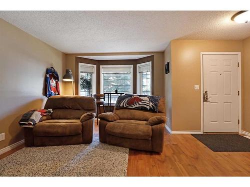 46-108 Garrow Avenue, Brooks, AB - Indoor Photo Showing Living Room