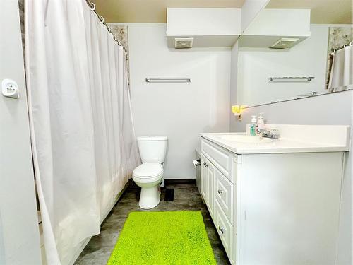 504 1A Avenue East, Brooks, AB - Indoor Photo Showing Bathroom