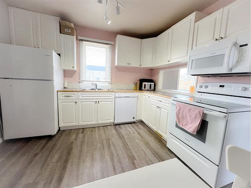 504 1A Avenue East, Brooks, AB - Indoor Photo Showing Kitchen