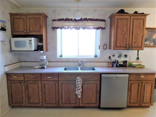 Blue Sign-164002 B Hwy 36, Rural Newell, County Of, AB - Indoor Photo Showing Kitchen With Double Sink