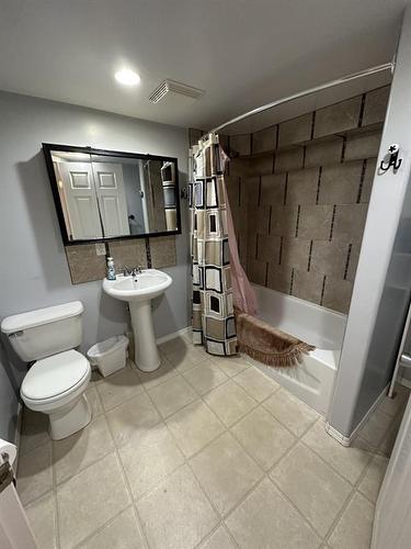 201 2 Avenue East, Oyen, AB - Indoor Photo Showing Bathroom