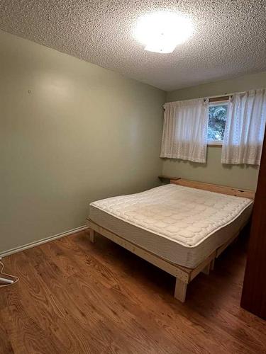 407 1 Avenue East, Oyen, AB - Indoor Photo Showing Bedroom