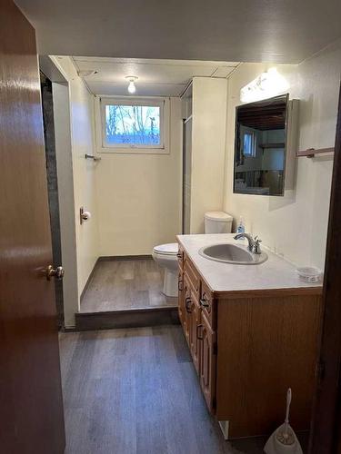 407 1 Avenue East, Oyen, AB - Indoor Photo Showing Bathroom