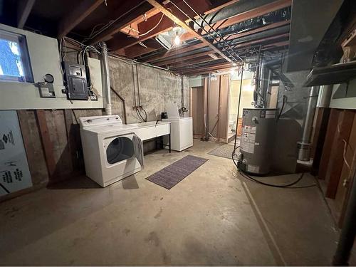 407 1 Avenue East, Oyen, AB - Indoor Photo Showing Laundry Room
