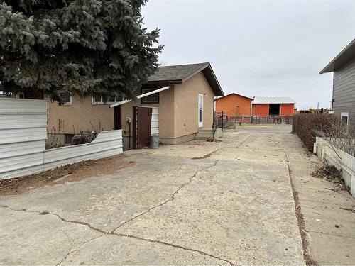 407 1 Avenue East, Oyen, AB - Outdoor With Exterior