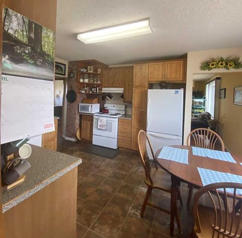 171080 Hwy 875, Rural Newell, County Of, AB - Indoor Photo Showing Kitchen