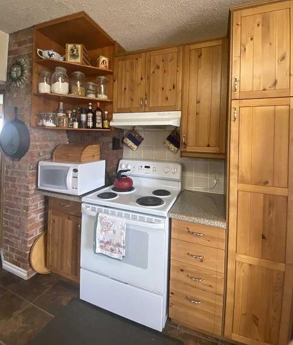 171080 Hwy 875, Rural Newell, County Of, AB - Indoor Photo Showing Kitchen