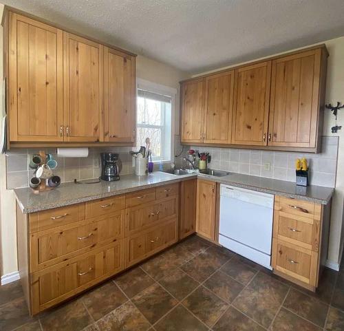 171080 Hwy 875, Rural Newell, County Of, AB - Indoor Photo Showing Kitchen