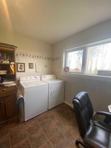 171080 Hwy 875, Rural Newell, County Of, AB - Indoor Photo Showing Laundry Room