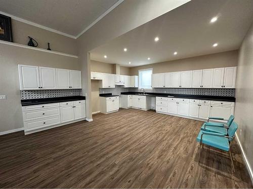 414 Centre Street, Hanna, AB - Indoor Photo Showing Kitchen