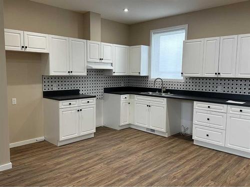 414 Centre Street, Hanna, AB - Indoor Photo Showing Kitchen