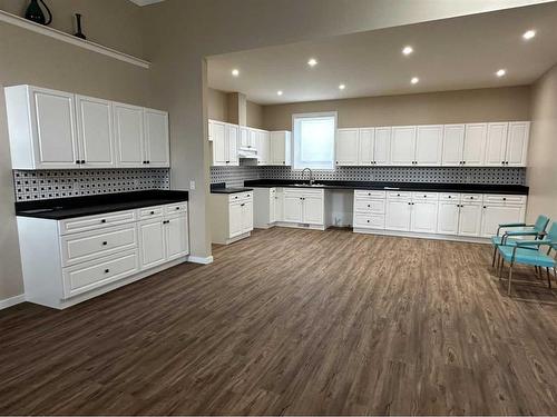 414 Centre Street, Hanna, AB - Indoor Photo Showing Kitchen