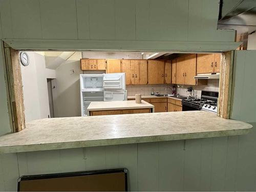 414 Centre Street, Hanna, AB - Indoor Photo Showing Kitchen