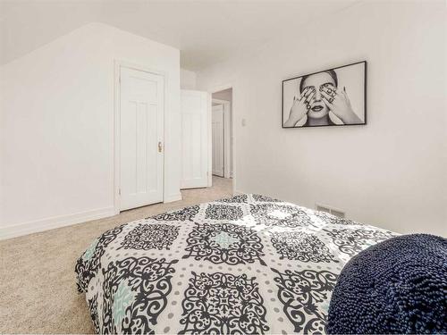 202 Corvette Crescent South, Lethbridge, AB - Indoor Photo Showing Bedroom
