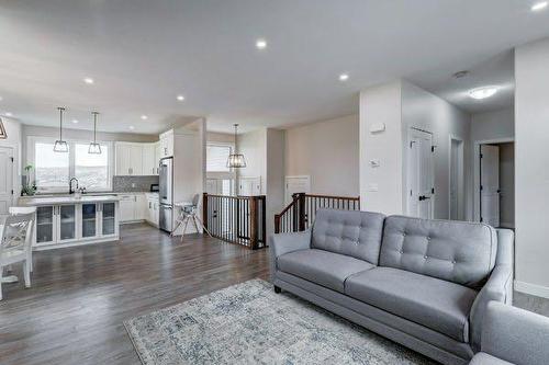 149 10 Avenue Se, Drumheller, AB - Indoor Photo Showing Living Room