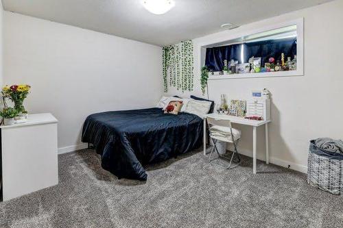 149 10 Avenue Se, Drumheller, AB - Indoor Photo Showing Bedroom