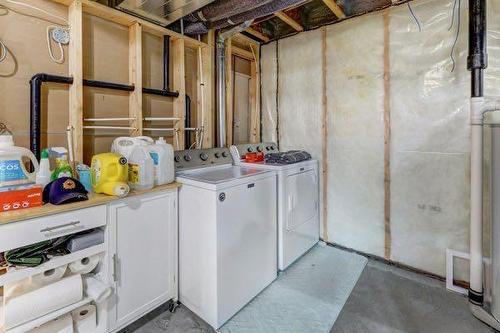 149 10 Avenue Se, Drumheller, AB - Indoor Photo Showing Laundry Room