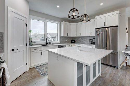 149 10 Avenue Se, Drumheller, AB - Indoor Photo Showing Kitchen With Upgraded Kitchen