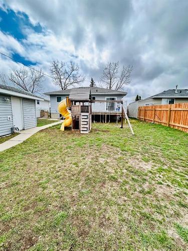 406 2 Avenue East, Oyen, AB - Outdoor