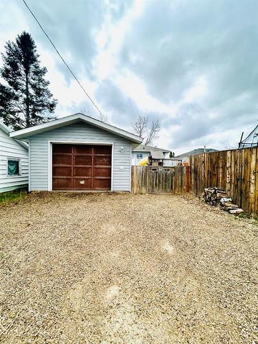 406 2 Avenue East, Oyen, AB - Outdoor