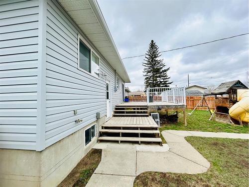 406 2 Avenue East, Oyen, AB - Outdoor With Exterior