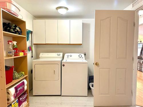 105 Railway Avenue, Rosemary, AB - Indoor Photo Showing Laundry Room