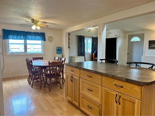 105 Railway Avenue, Rosemary, AB - Indoor Photo Showing Dining Room