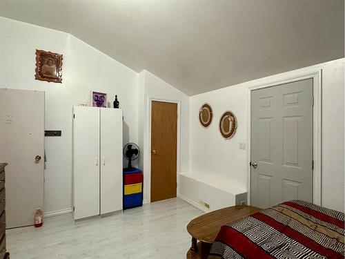 105 Railway Avenue, Rosemary, AB - Indoor Photo Showing Bedroom