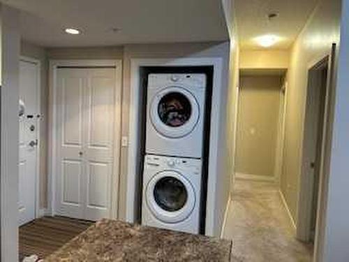 19-330 2 Street West, Brooks, AB - Indoor Photo Showing Laundry Room