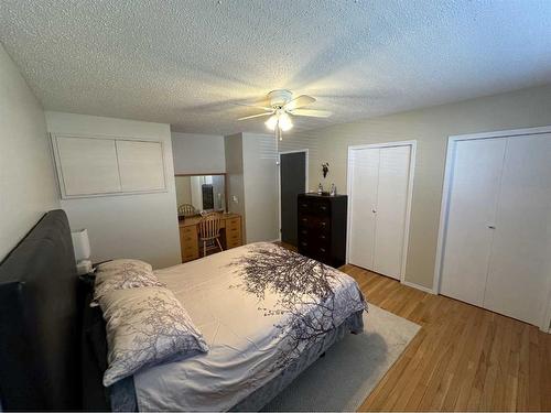 106 4 Avenue West, Hanna, AB - Indoor Photo Showing Bedroom