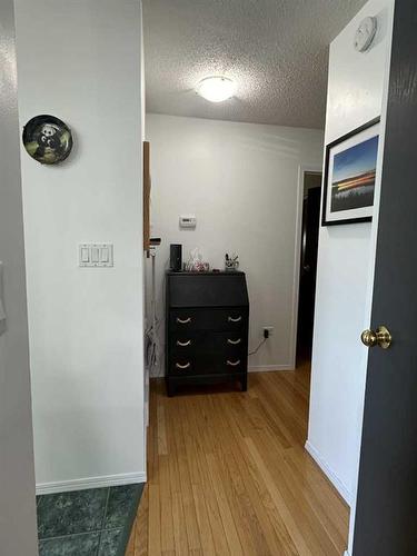106 4 Avenue West, Hanna, AB - Indoor Photo Showing Other Room