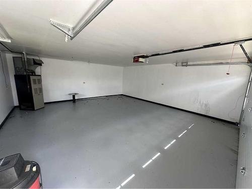 405 Hanna Crescent, Hanna, AB - Indoor Photo Showing Garage