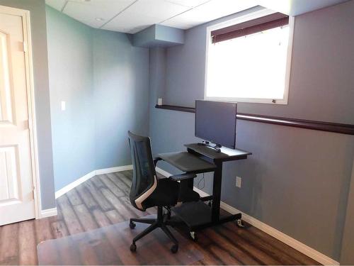 24 Meadowbrook Court East, Brooks, AB - Indoor Photo Showing Office