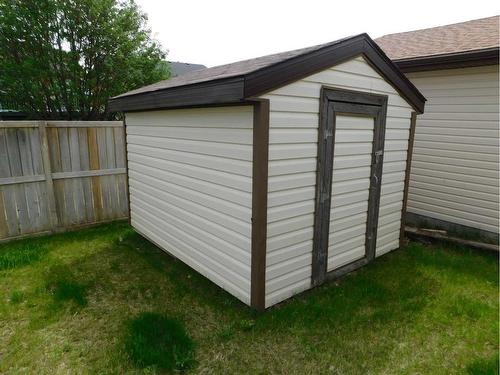 24 Meadowbrook Court East, Brooks, AB - Outdoor With Exterior